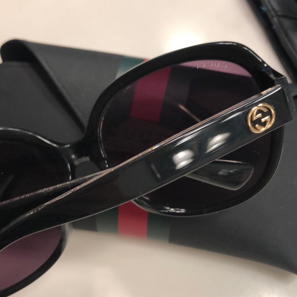 Sunglasses by Gucci - Picture 5 of 5